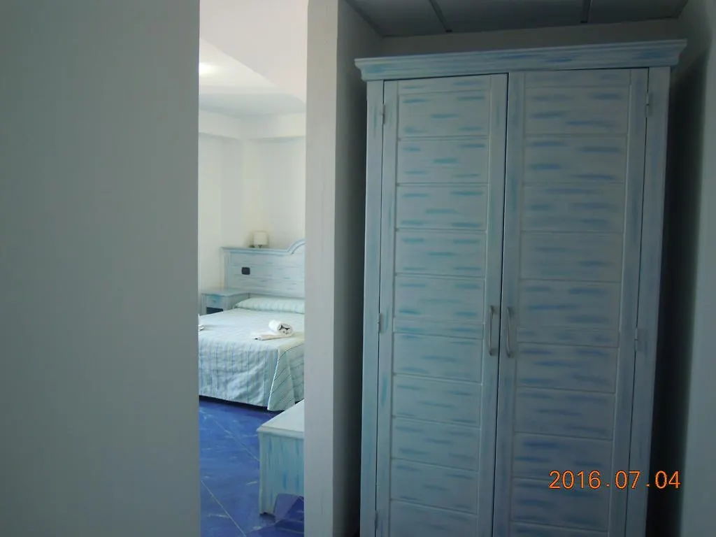 Blue Moon Hotel Παντελλερία 3*,