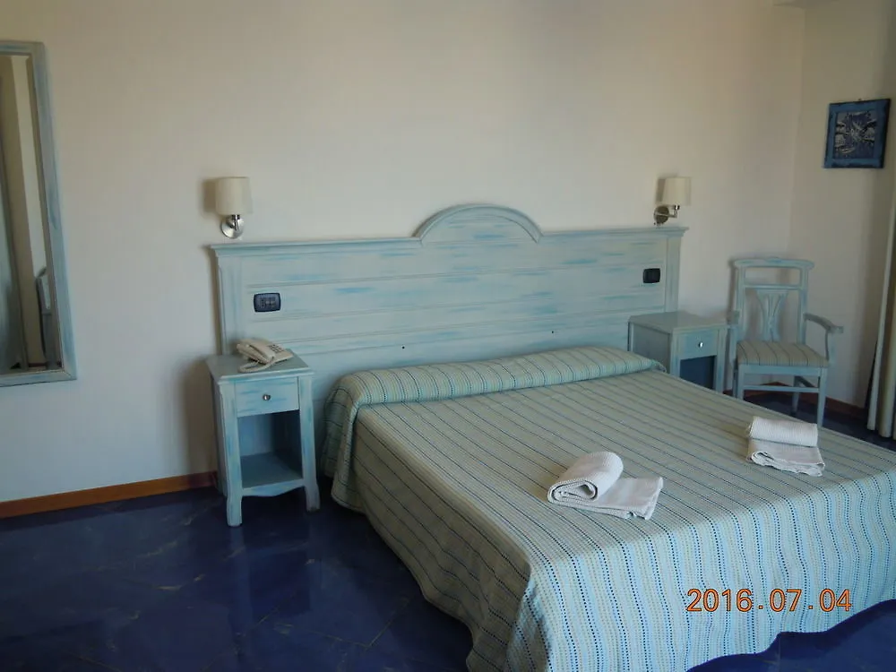 Blue Moon Hotel Pantelleria 3*,